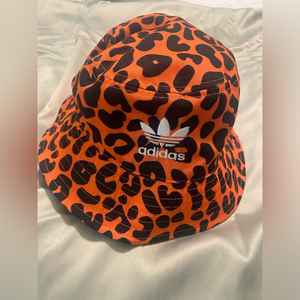 Adidas bucket hat